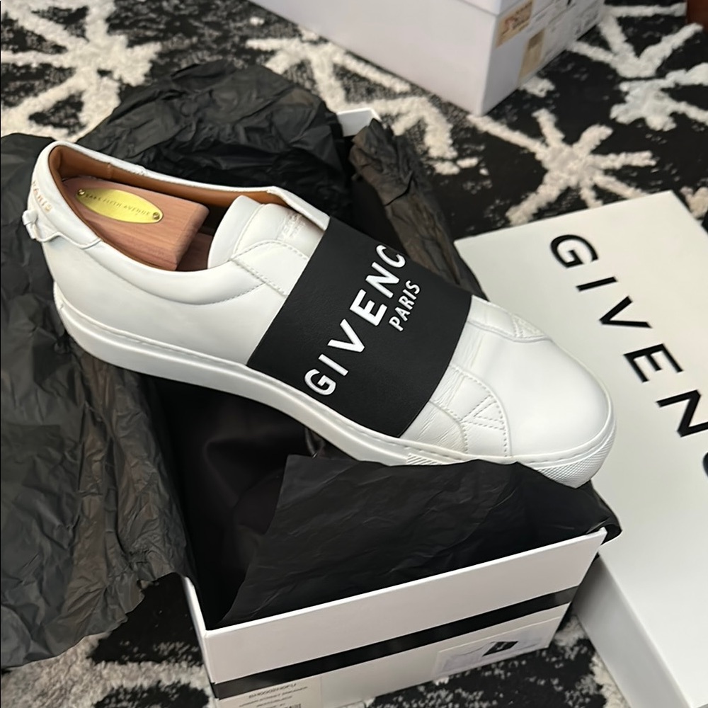 Givenchy White and Black Low-Top Sneakers with Elastic Strap